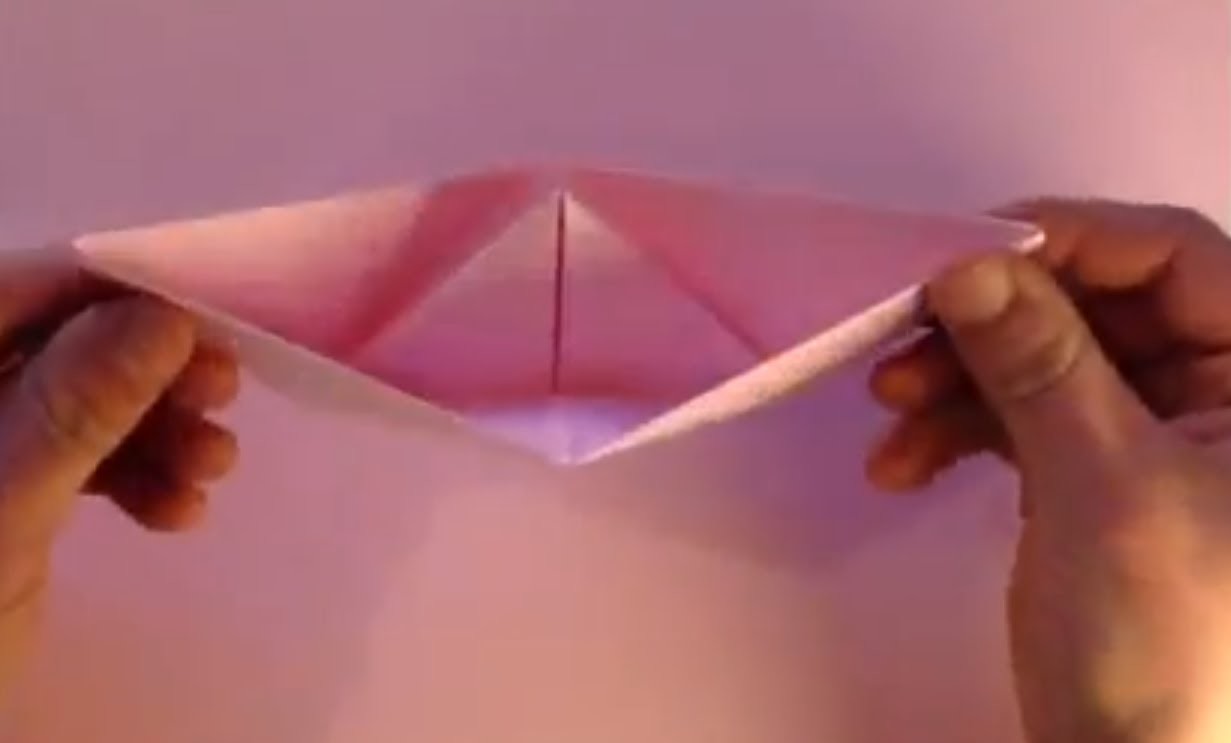 Faire un bateau en papier - Fabriquer bateau origami