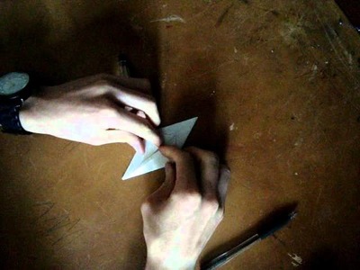 Origami oiseau qui bat des ailes.