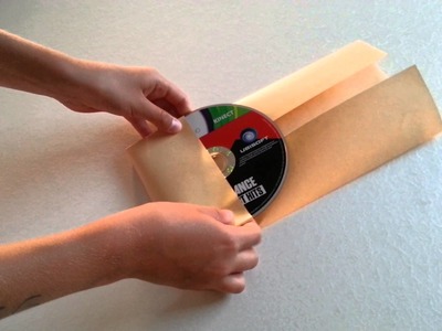 Origami pratique:rangement pour CD en papier.