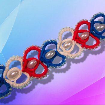 Bracelet "Coeurs" en frivolité