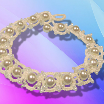 Bracelet en carrés avec des perles en frivolité