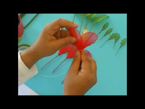 Fabrication d'un hibiscus en collant - partie 2.2. Nylon Hibiscus