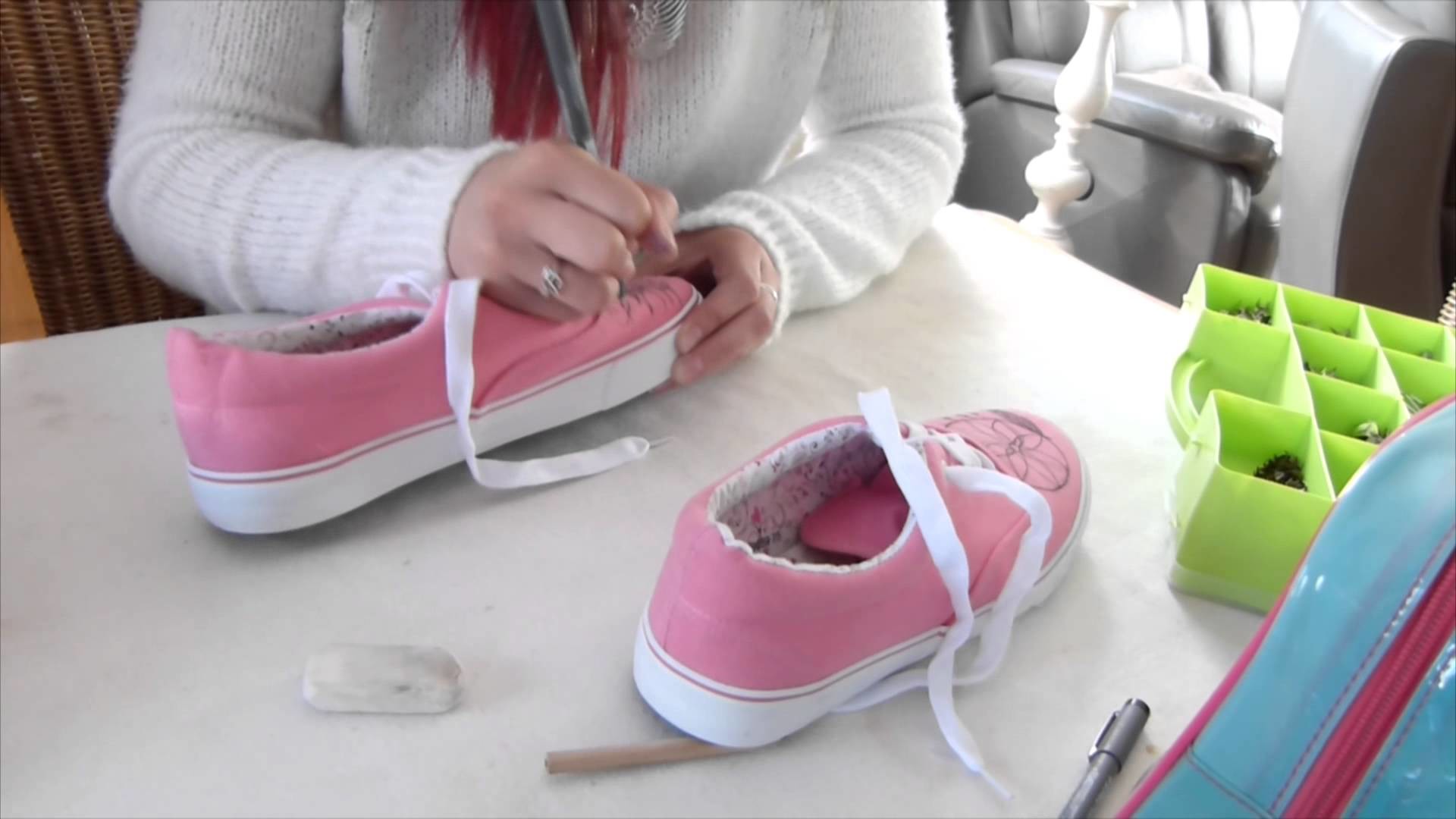 DIY - Relooker ses chaussures en toile (cloutée + dessinée)