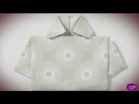 Pliage de la serviette en forme de chemise