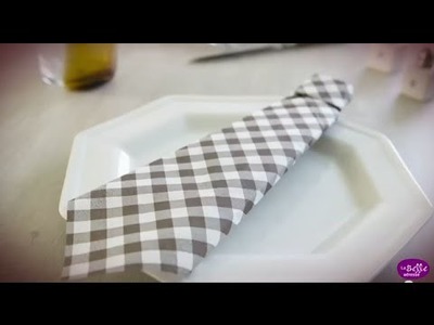 Pliage de serviette en forme de cravate