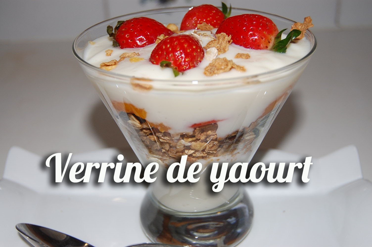 Verrine de yaourt, müslix et fruits frais