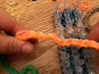 Serpent fait avec des élastiques , un loom