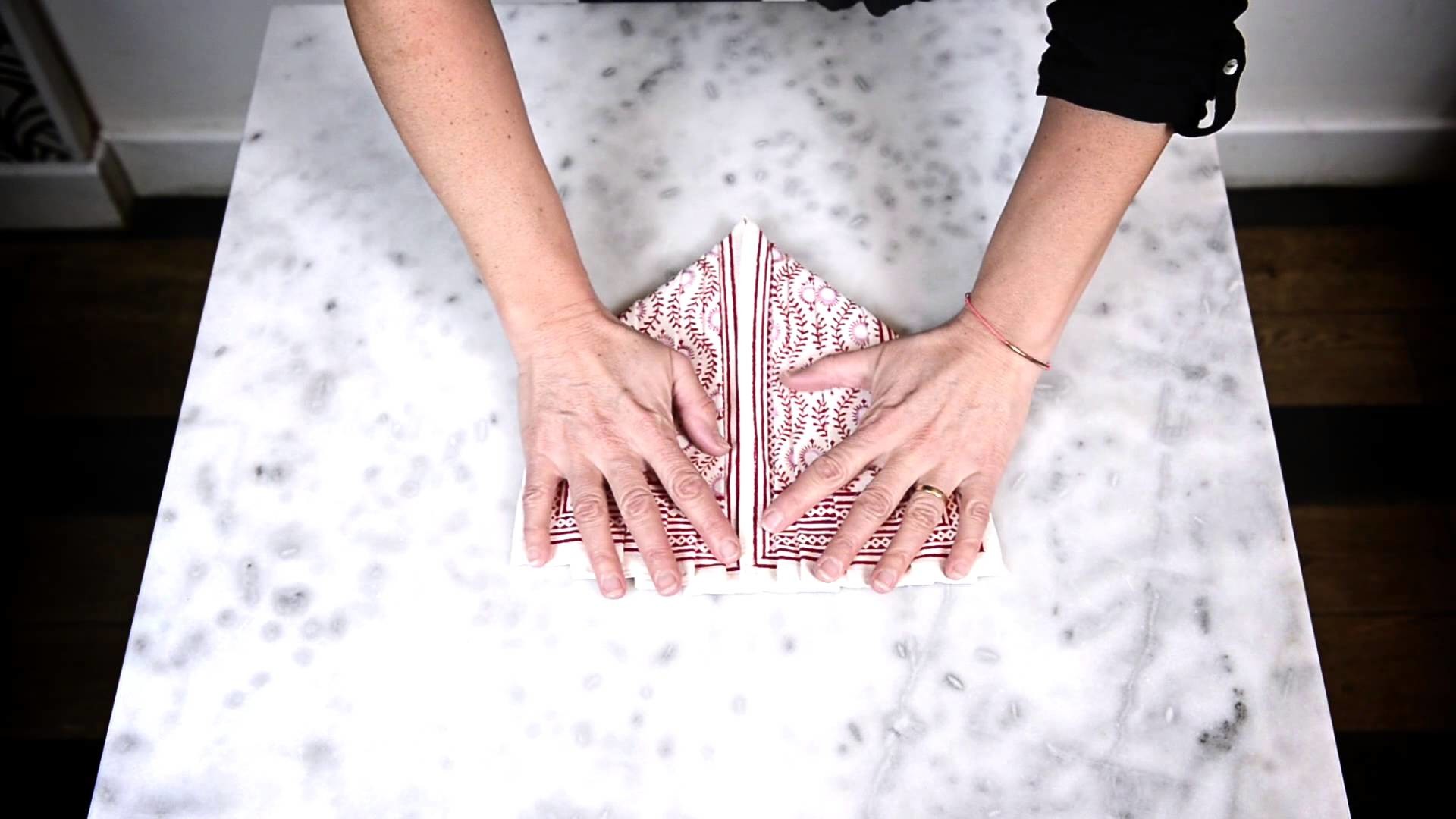 DIY : pliage de serviette en cœur