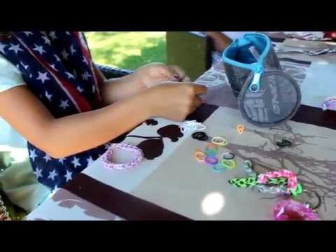 Comment faire des bracelets rainbow loom avec Ines & Emma
