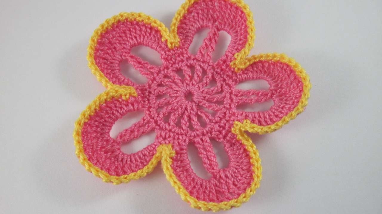 Une fleur bicolore au crochet - DIY Arts créatifs - Guidecentral