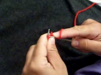 Apprendre à tricoter : faire un rang au point endroit après avoir monter les mailles