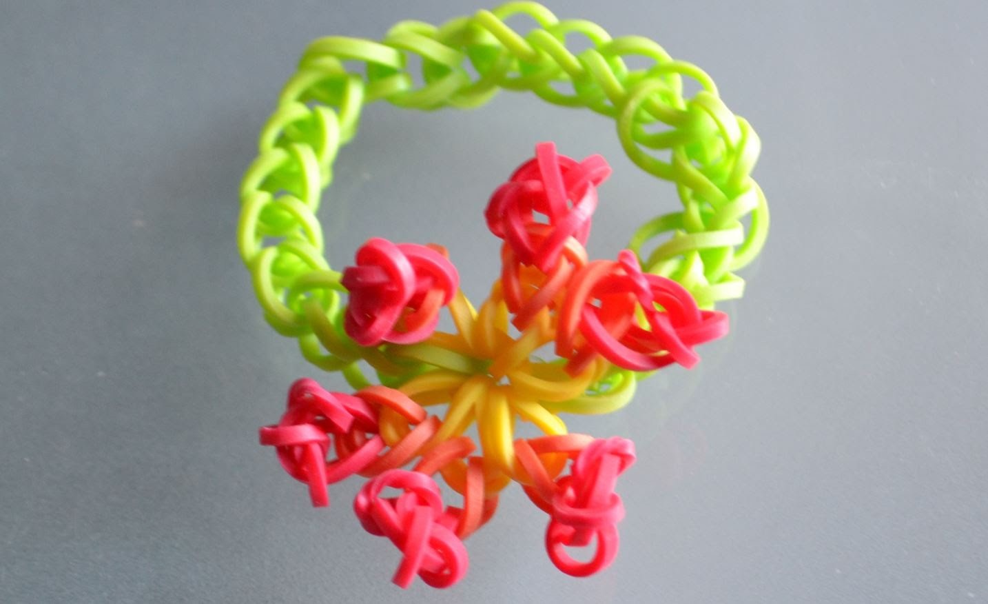 Bracelet élastique fleur : tutoriel rainbow loom francais flower DIY
