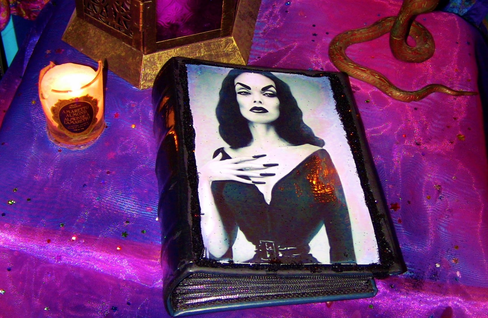 Faisant un livre de Vampira (Making a Vampira Book) ASMR DIY French.francais