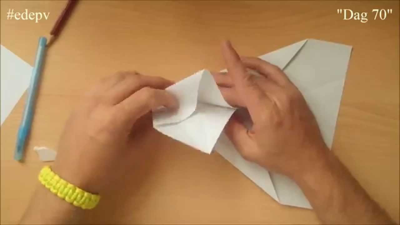 Edepv 070 Lelystad Papieren vliegtuig vouwen. Paper airplane folding. Avion en papier pliage
