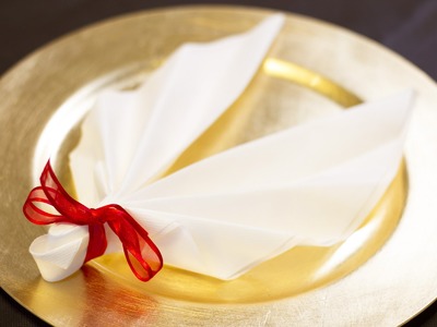 DIY Noël : Pliage de serviette en forme d'ailes d'ange