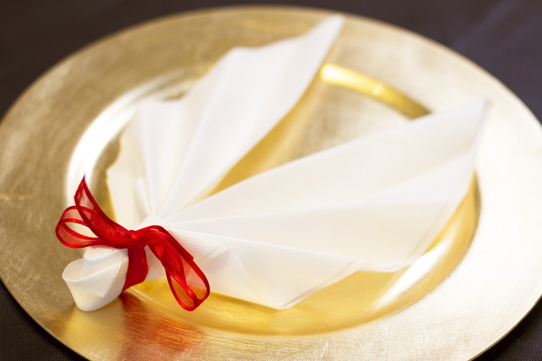 DIY Noël : Pliage de serviette en forme d'ailes d'ange