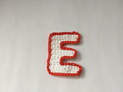 Tuto lettre E au crochet spécial gauchères
