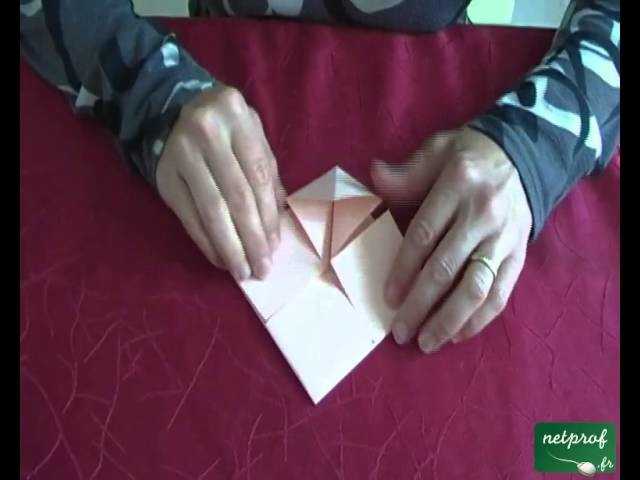 Fabrication d'une étoile suivant l'art de l'origami