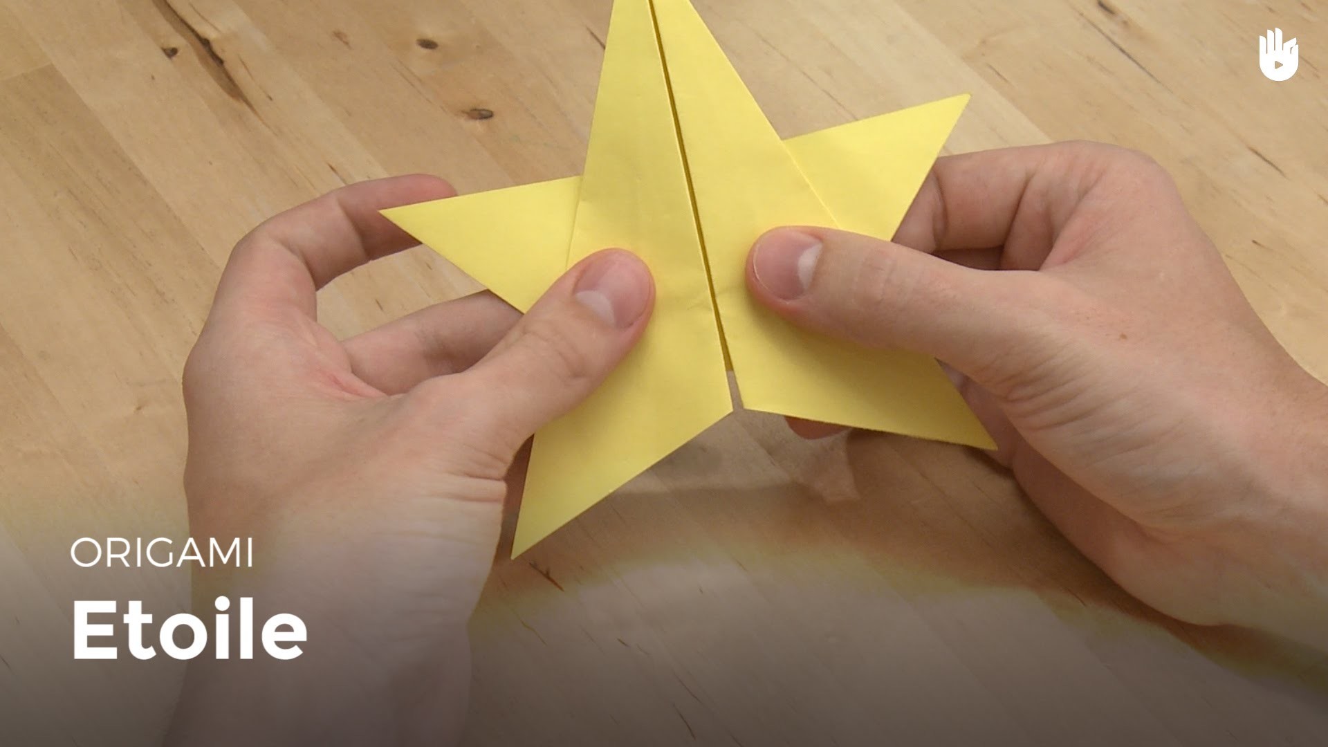 Origami : Faire une étoile en papier - HD