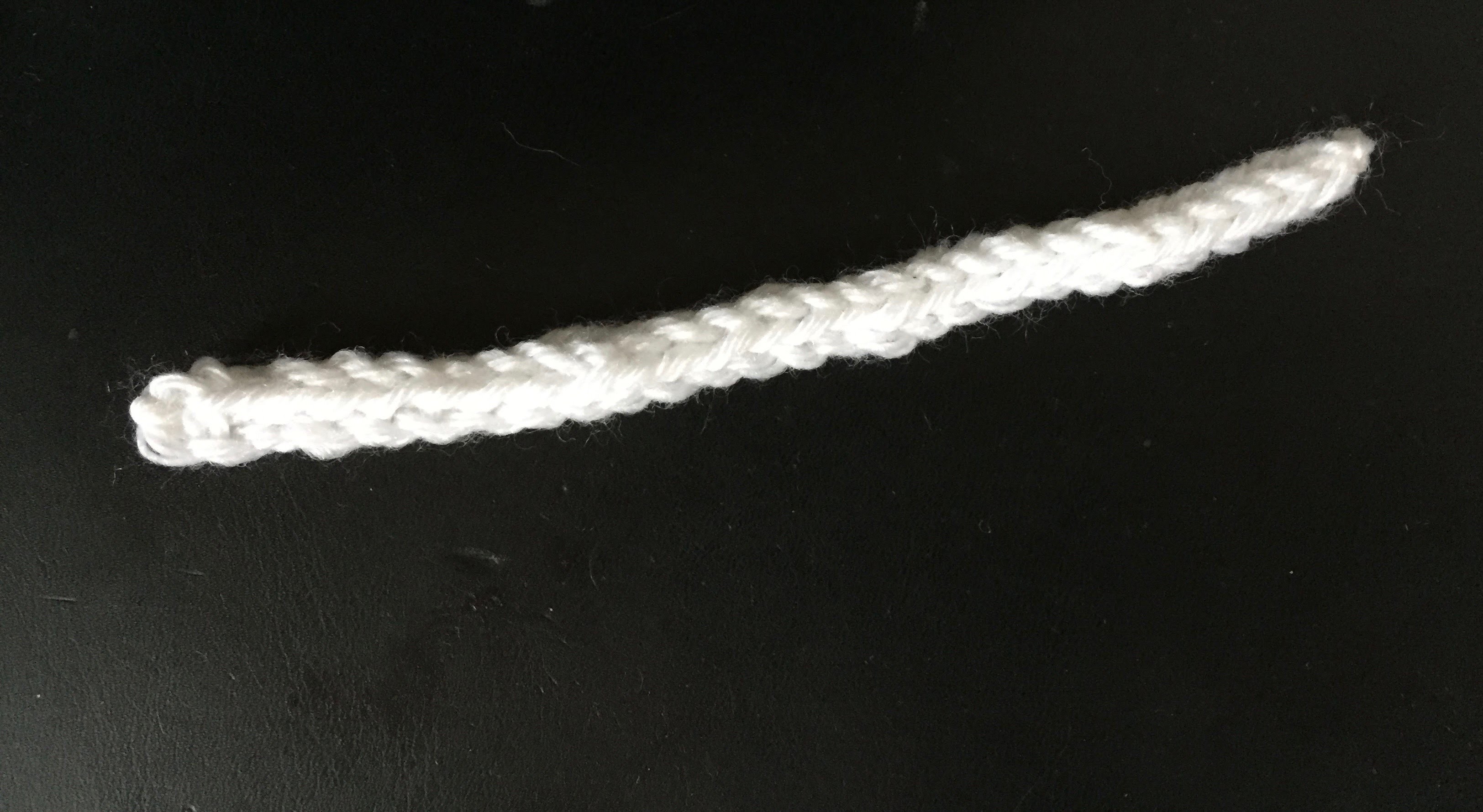 Tuto cordelette, collier, bracelet  au crochet spécial gauchers