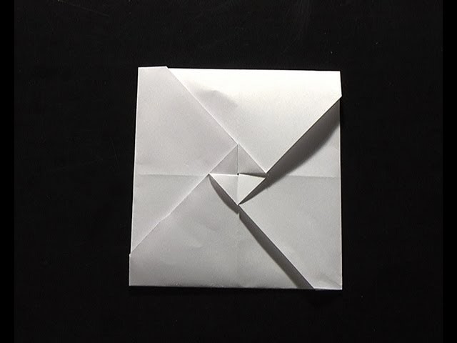 Origami pliage papier paquet cadeau