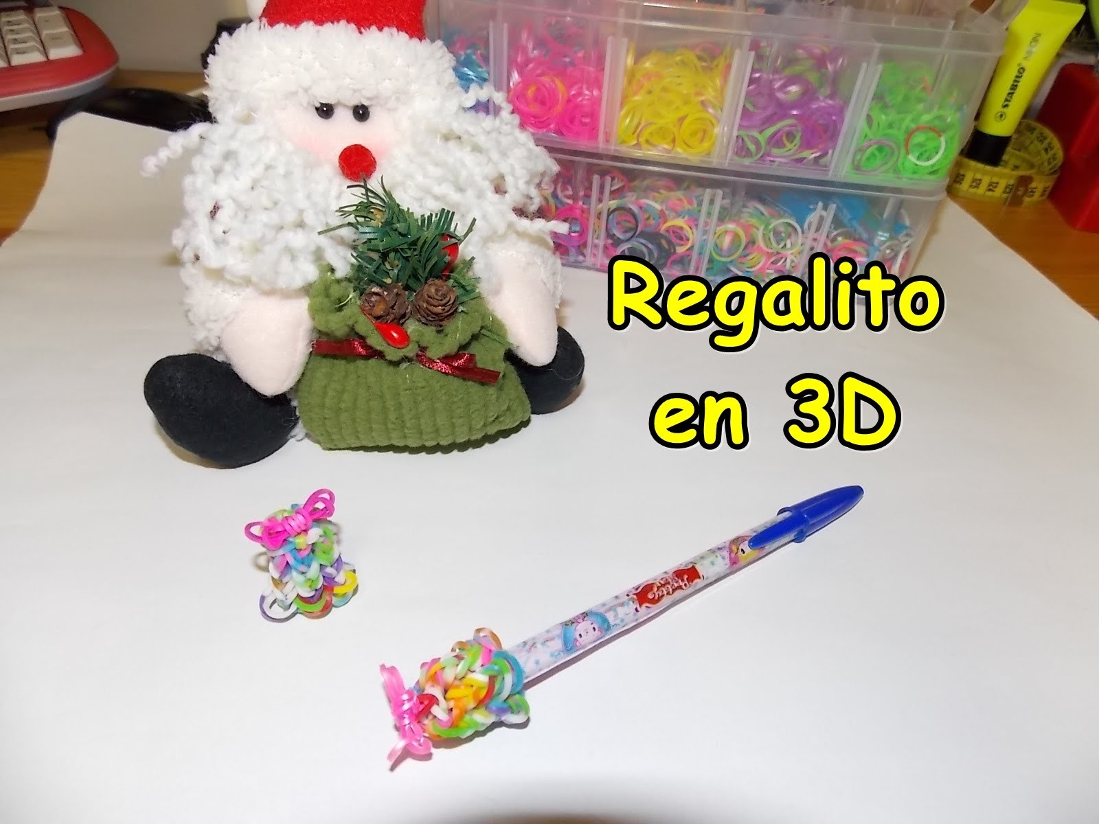 Regalo de gomitas en 3D con telar.  christmas gift with rainbow loom.   cadeau 3D avec elàstiques