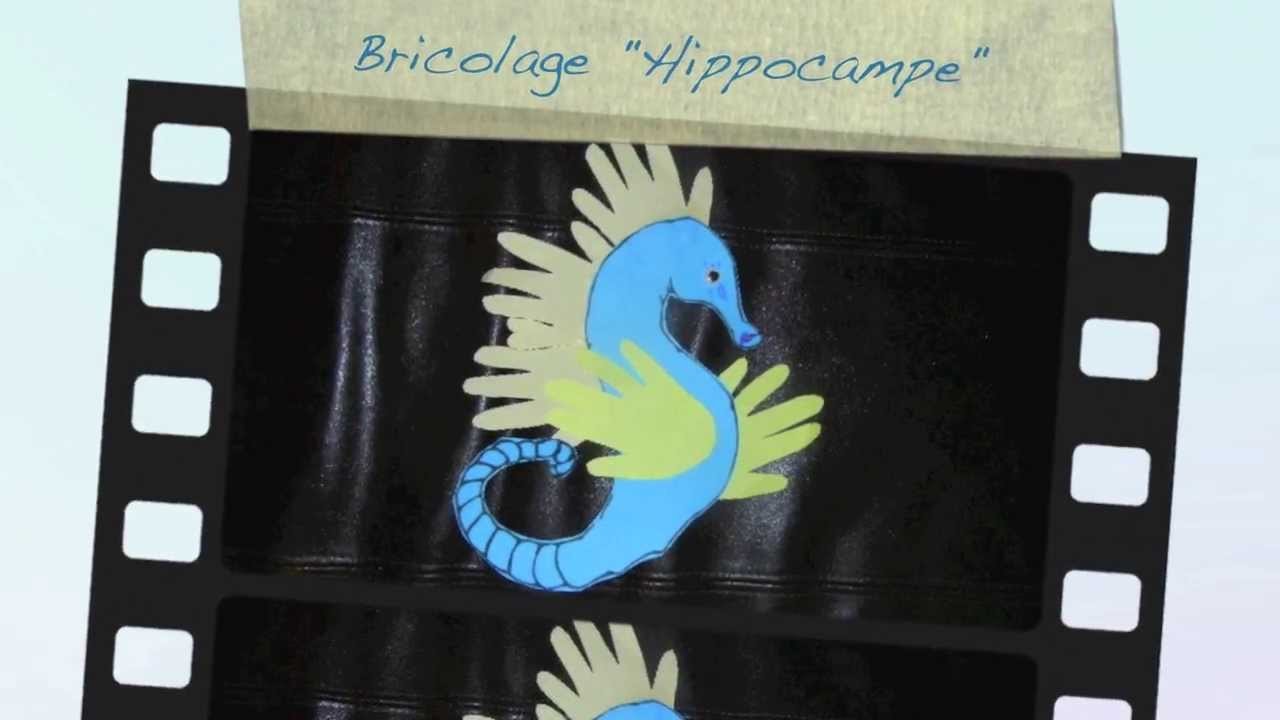 Bricolage enfants. Hippocampe aux mains d'enfants. DIY handprint  idea for kids
