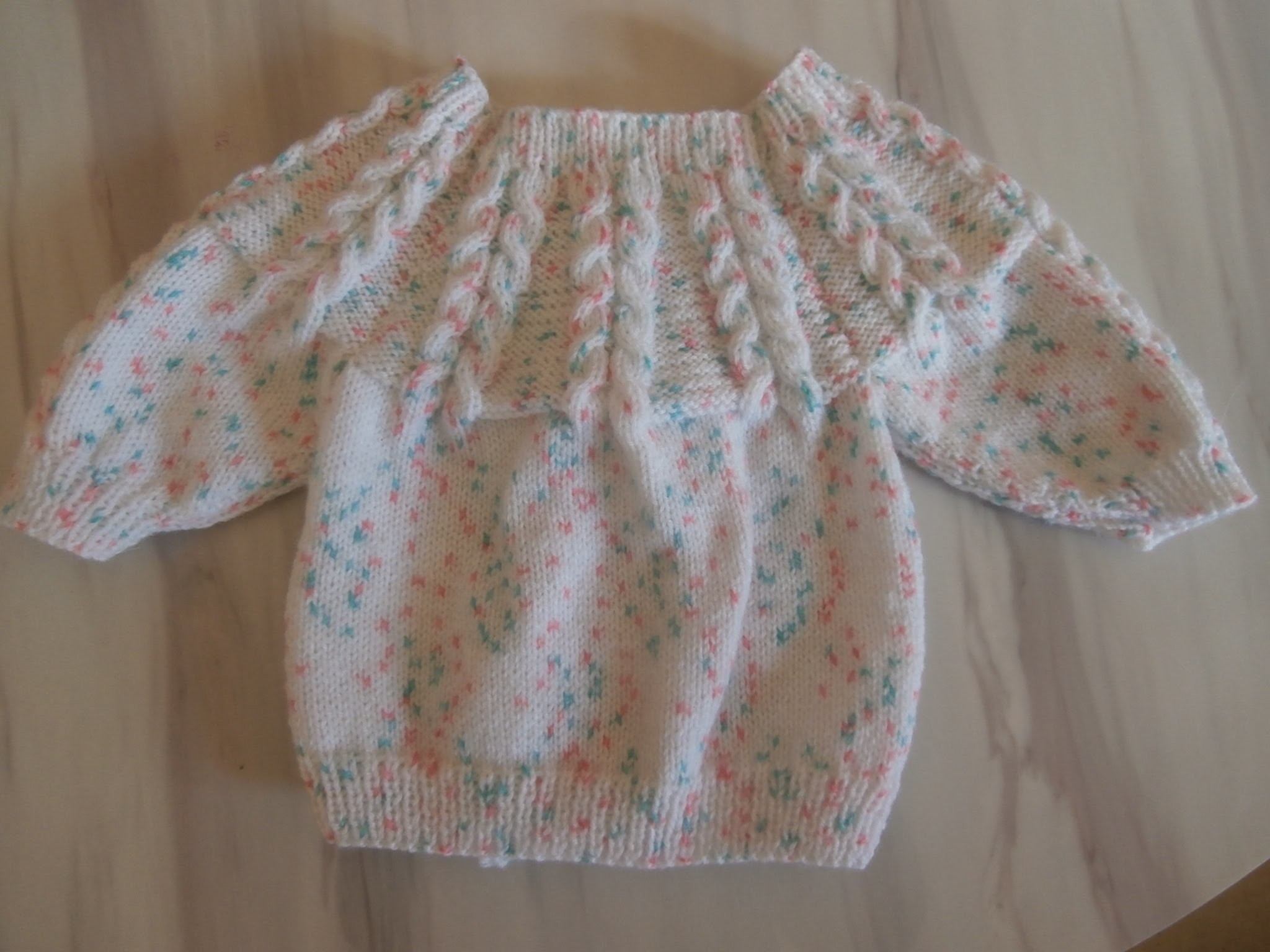 Tuto tricot layette brassière en taille naissance explications pendant le diaporama