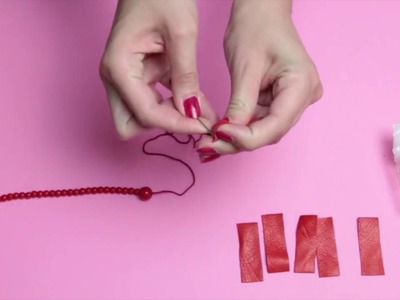 Un DIY très simple pour réaliser un collier graphique rouge