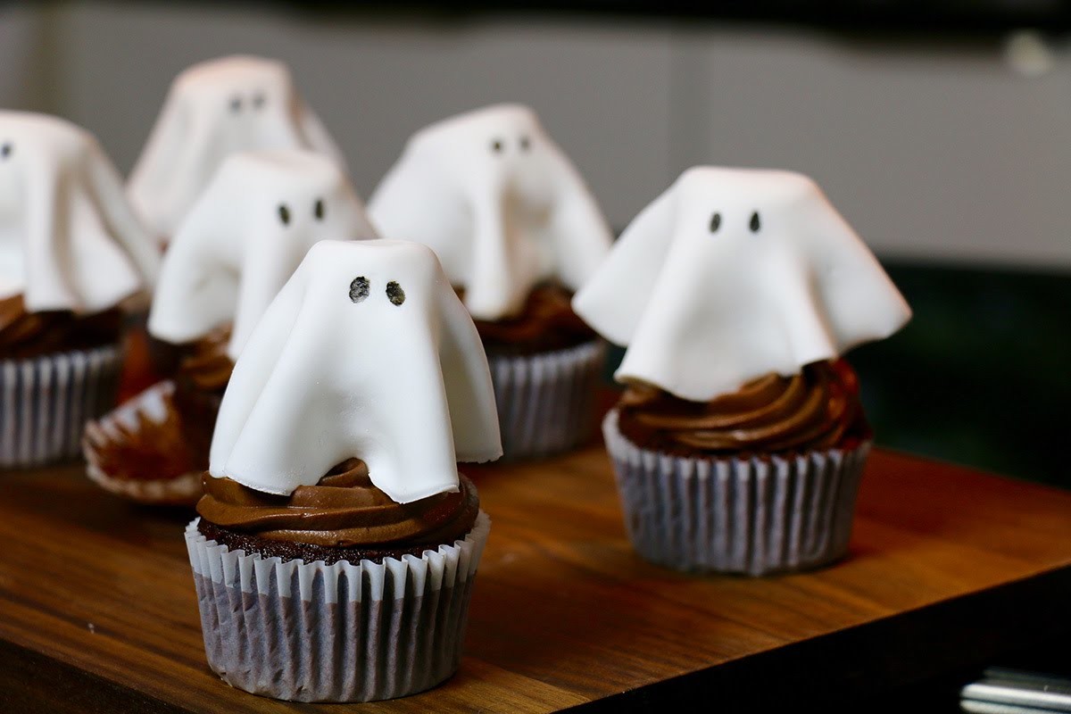 Recette Halloween : Cupcakes fantôme au chocolat faciles et moelleux