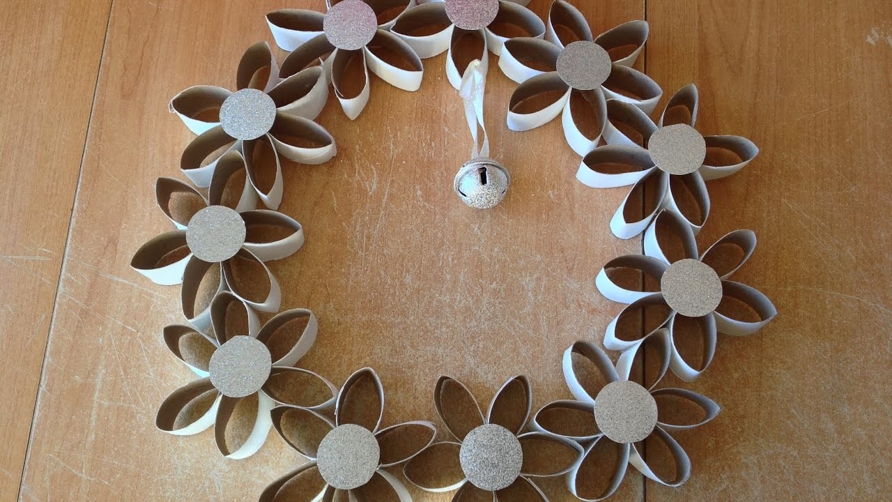 DIY deco de noël comment fabriquer une couronne de noël avec des rouleaux de papier toilette