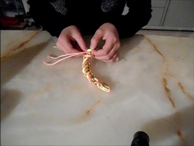 DIY : Clara fait un Bracelet en Chaine et Cordelettes