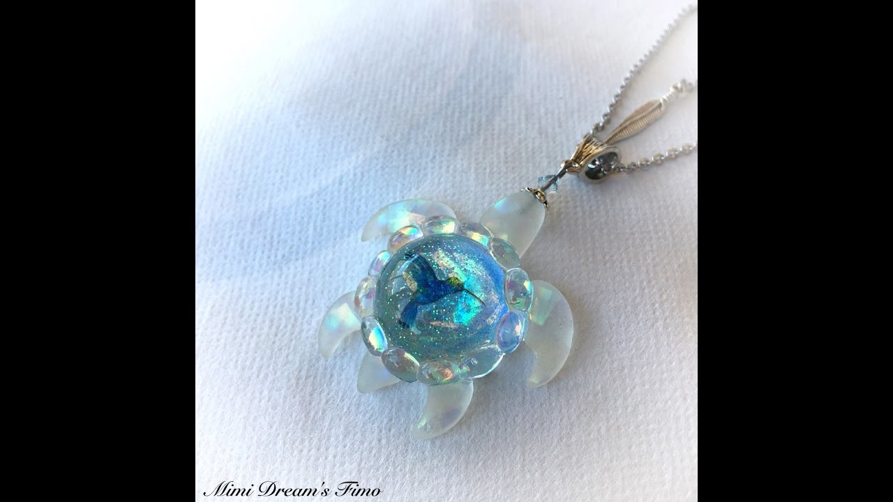 Collier tortue de mer en résine effet opale avec son Colibri - Resin jewelry
