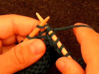 Apprendre à tricoter : Une augmentation au point endroit sur une maille au point envers