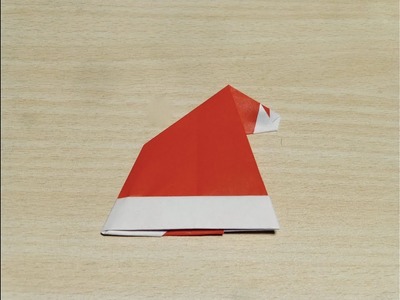 Comment faire Chapeau du père Noël. Origami. L'art de plier le papier.