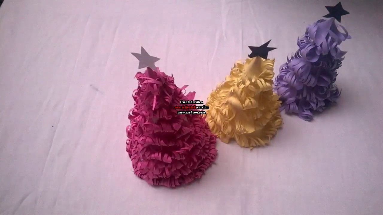 DIY: Comment réaliser des mini-sapins décoratifs en papier pour Noël