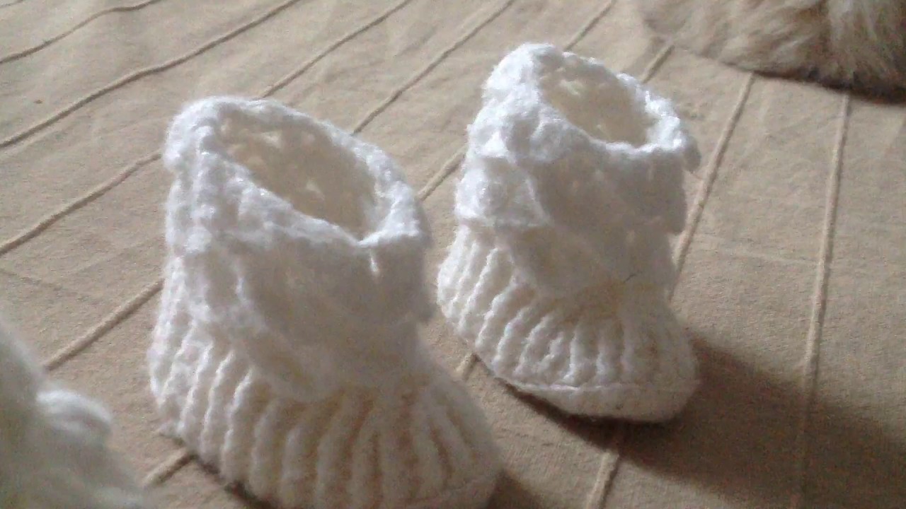 Idée chaussons bébé au crochet avec son bonnet assorti maille croco ou ananas taille 0.6 mois