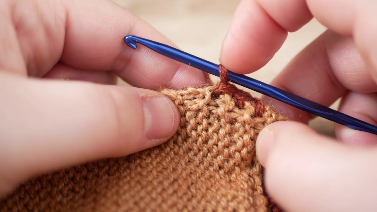 Couture au crochet de deux morceaux tricotés