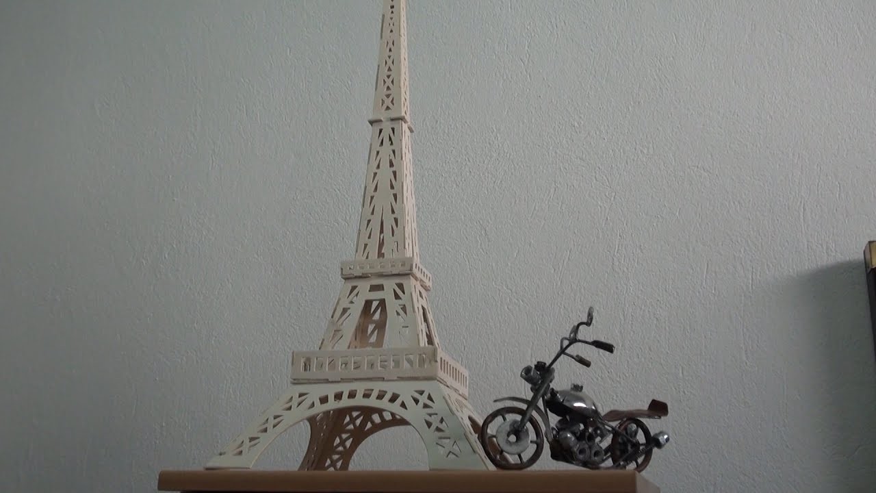 La Torre Eiffel travail de marqueterie