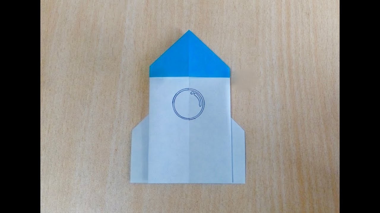 Comment faire une fusée. Origami. L'art de plier le papier.
