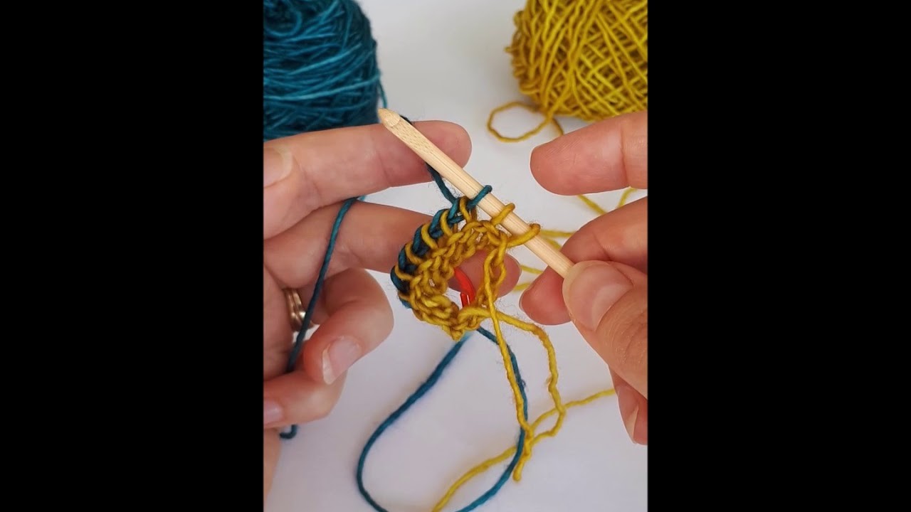 Crochet à 2 têtes: travail en spirale. double-ended hook
