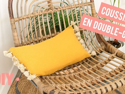 DIY Couture | Housse de coussin rectangle en Double Gaze moutarde et pompons