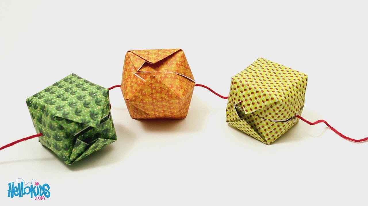 Tutoriel : fabriquer un lampion en origami (Hellokids)