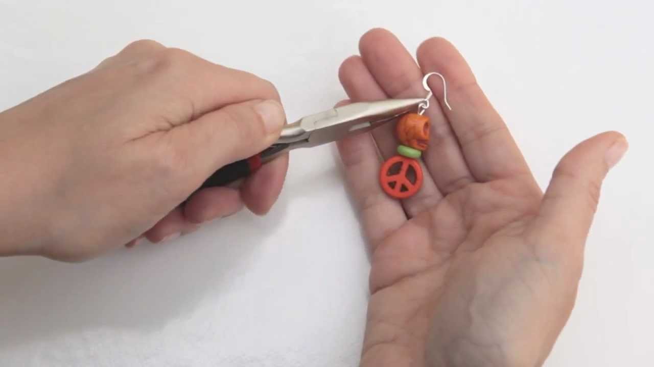 Comment faire une boucle sur une tige en métal par Autour des perles