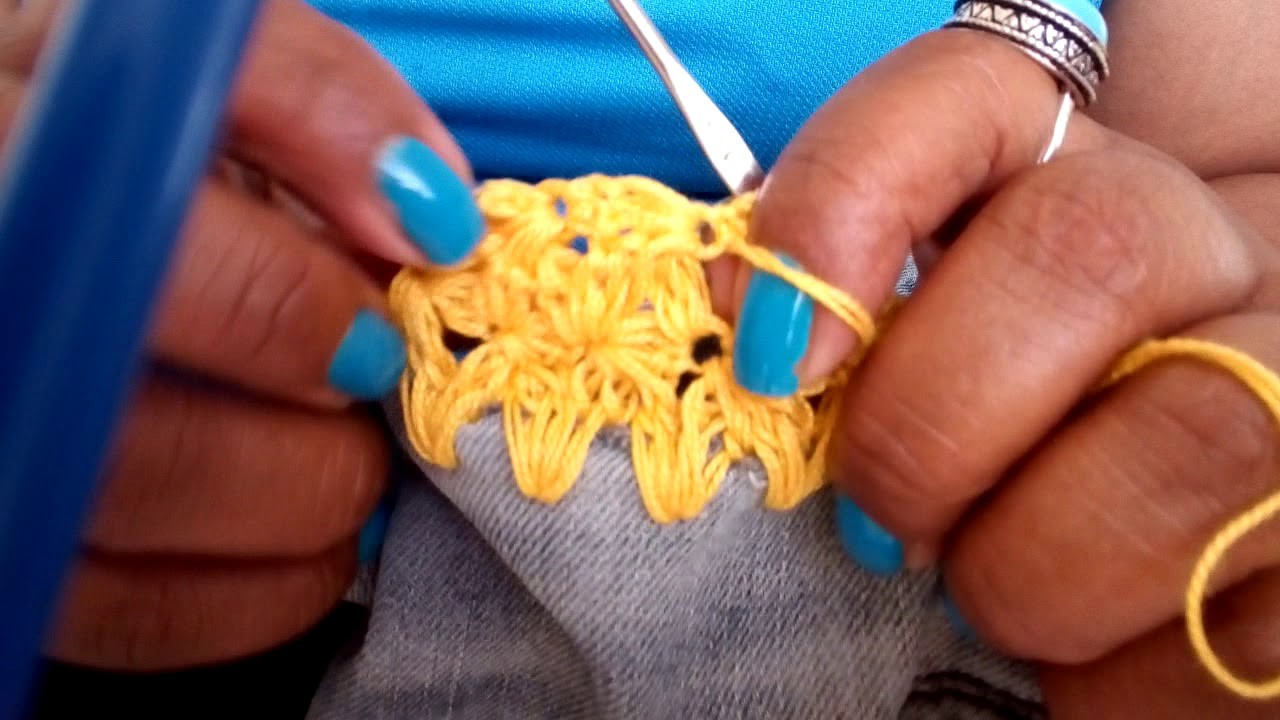 SAIA JEANS COM BARRADO DE CROCHÊ. .