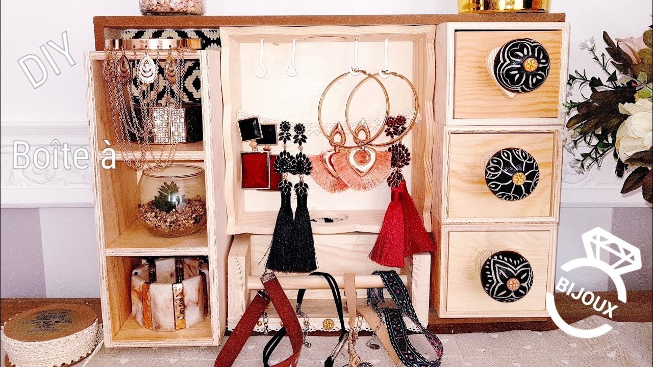 DIY VACANCES  : Boite à bijoux . Jewelry Cabinet .  DIY Jewelry Holder Making at Home
