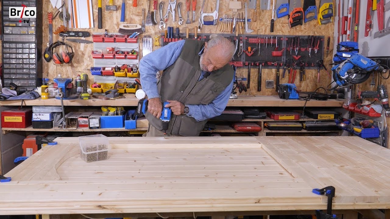Fabriquer une porte en bois massif - Tuto brico avec Robert