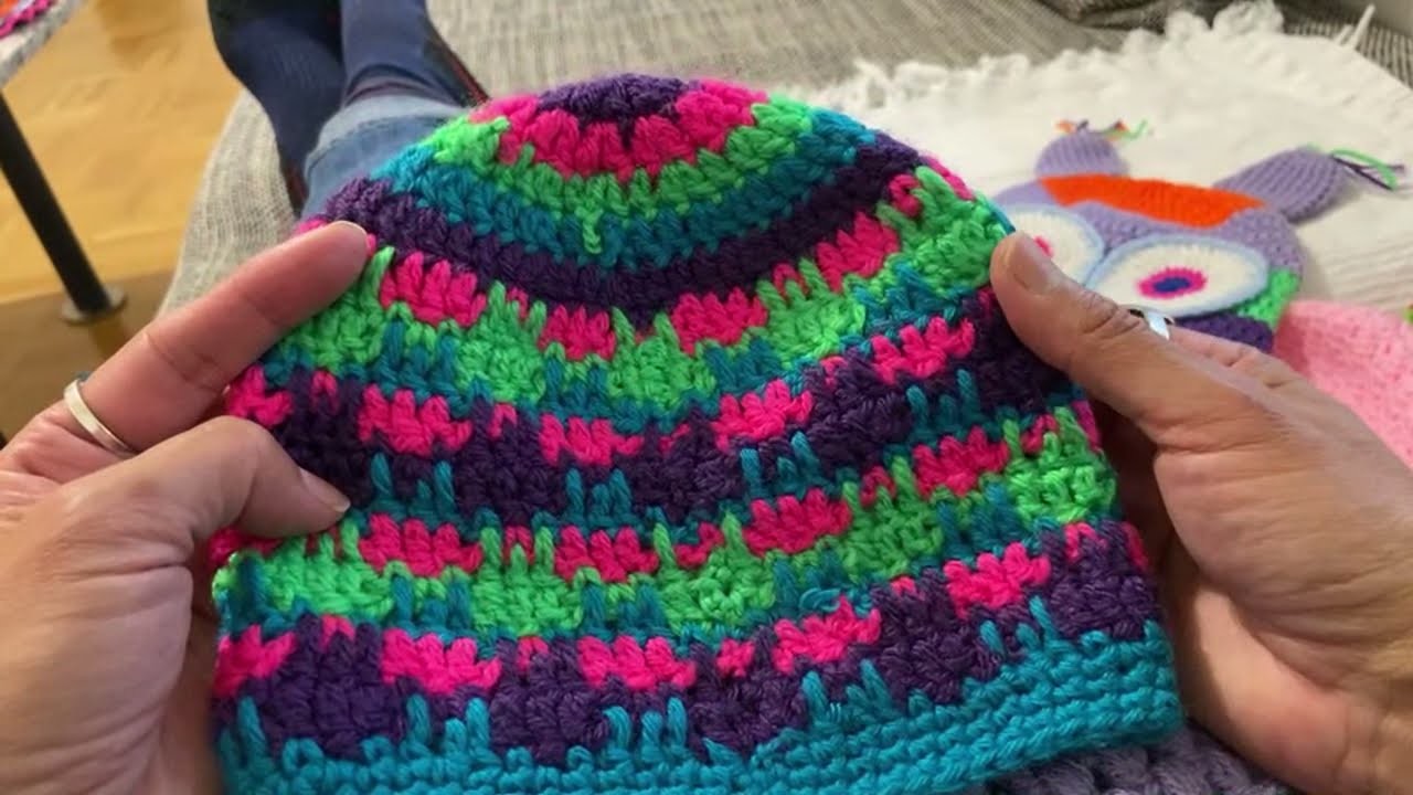 EN EL SOFÁ CON MARICITA Gorros a Crochet en vivo  LUNES 31 DE ENERO 2022