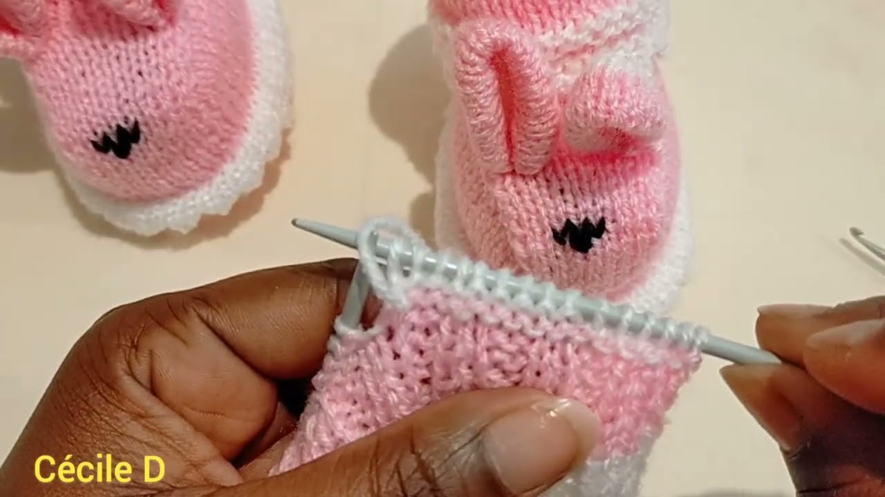 Cache couche bébé au tricot taille naissance 0-3 mois.