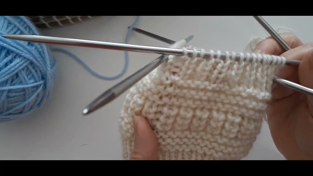 Modèles de bonnet au tricot pour bébé. baby knit hat patterns